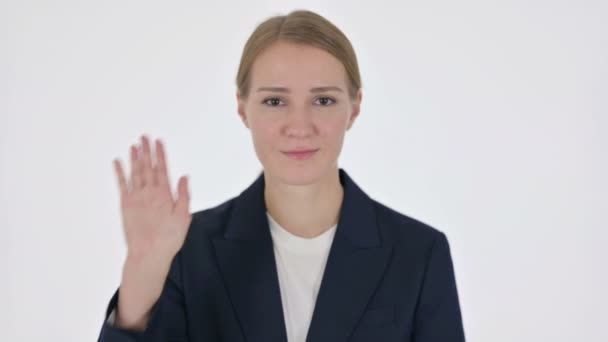Młoda Bizneswoman Wyświetlanie Stop Zarejestruj się na białym tle — Wideo stockowe
