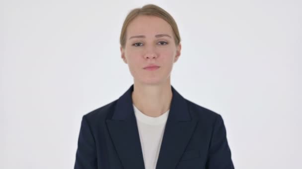 Jonge Zakenvrouw klapperend, klemmend op witte achtergrond — Stockvideo