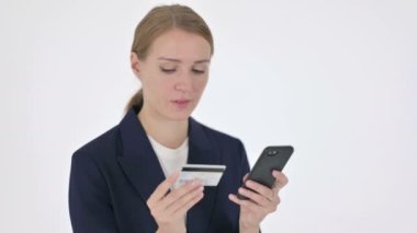 Smartphone 'da Çevrimiçi Alışveriş Başarısızlığı Yazan Beyaz Arkaplanda İş kadını 