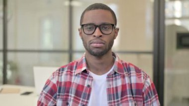 Afrikalı Adam Portresi Parmak İzi Yok, İnkar 