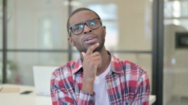 Düşünen Afrikalı Adamın Portresi