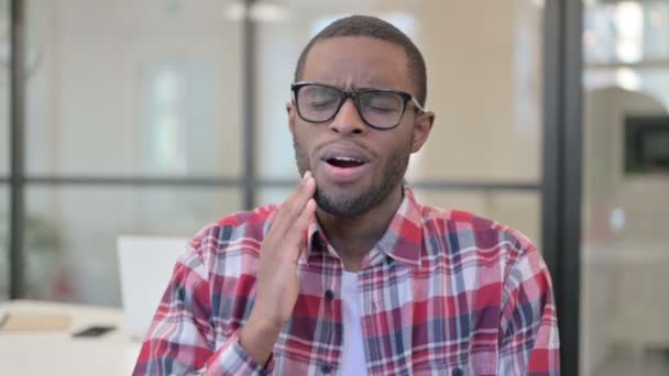 Potret Sakit Manusia Afrika memiliki Toothache — Stok Video