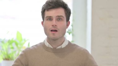 Kol Hareketi ve İnkâr 'dan İşaret Göstermeyen Adam Portresi 