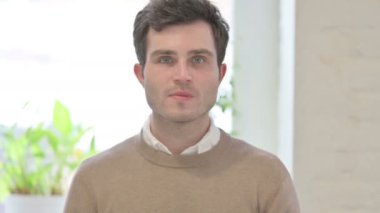 Öfkeli ve Savaşan İnsanın Portresi