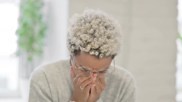 Närbild av Pensive African Woman gråta — Stockvideo