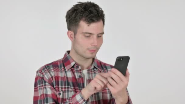 스마트폰을 사용하는 청년의 모습 — 비디오