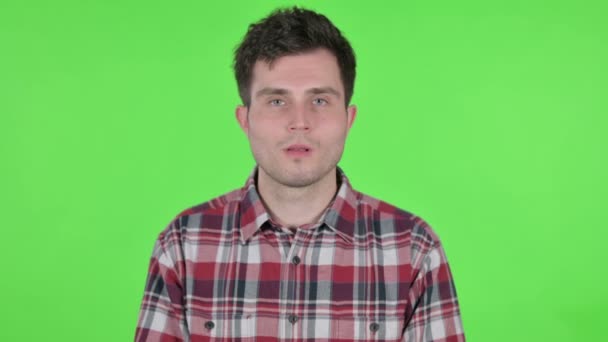 รูปภาพชายหนุ่มที่แสดงป้ายห้ามเขย่าศีรษะ หน้าจอโครม่าสีเขียว — วีดีโอสต็อก