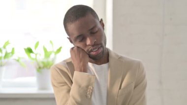 Uykucu Afrikalı Adam Portresi