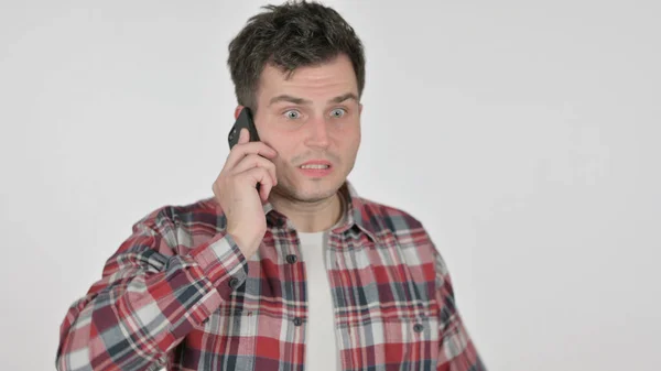Az agresszív fiatalember arcképe Dühös az okostelefonon — Stock Fotó