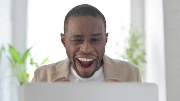 Замыкает рейтинг африканский мужчина.