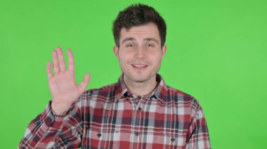 Yeşil Krom Ekranda Görüntülü Sohbet İçin El Sallayan Adam