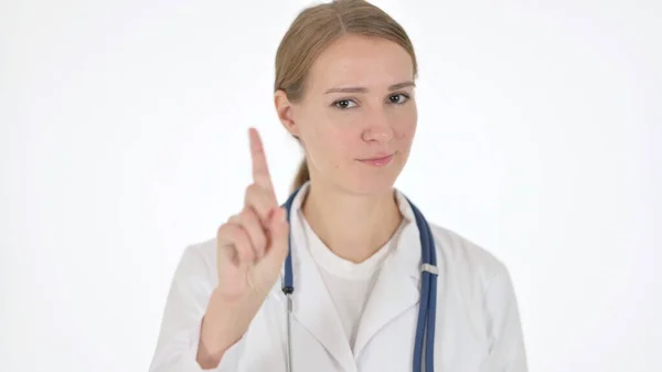 Médico femenino que no muestra ninguna señal por dedo sobre fondo blanco —  Fotos de Stock