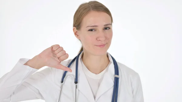 Pulgares hacia abajo Gesto por médico femenino sobre fondo blanco —  Fotos de Stock