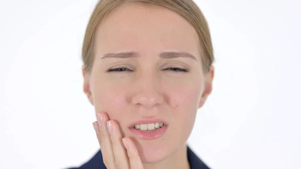 Nahaufnahme einer jungen Geschäftsfrau mit Zahnschmerzen — Stockfoto