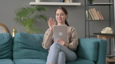 Video 'da Konuşan Kadın Tablet' te Tablet 'i arıyor 