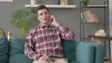 Smartphone 'da konuşan adam 