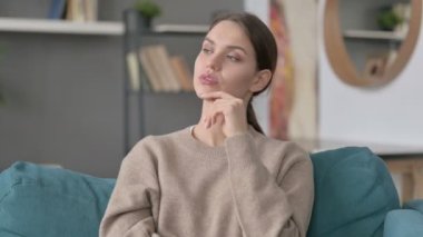 Kadının Portresi Düşünüyor, Fikir ediniyor 