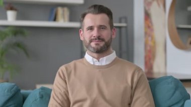 Kamerayı Gösteren Adamın Portresi