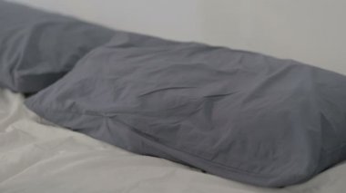 Afrikalı Kadın Yatıyor ve Uyuyor 