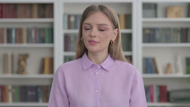 Portrait of Woman Showing No Sign by Head Shake — Stock Video