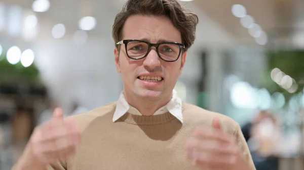 Portrait of Attractive Handsome Young Man Fighting, Arguing — Photo