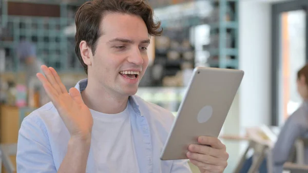 Portrét videohovoru na tabletu od člověka — Stock fotografie