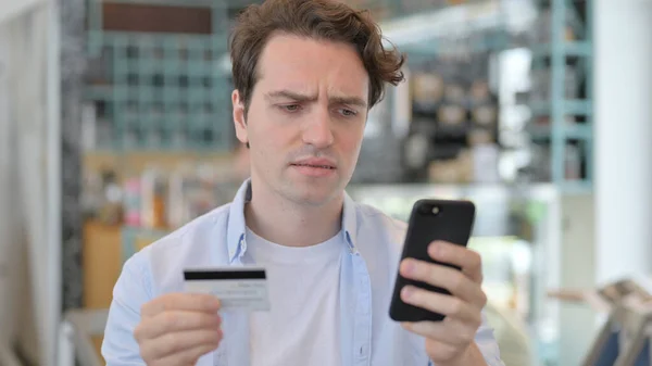 Man with Unsuccessful Online Payment on Smartphone — Stock Photo, Image