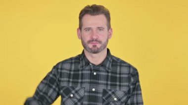 Orta Çağ Adamı 'nın Başparmaklarını Aşağı gösteren portresi