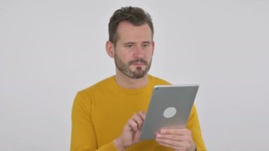 Ofiste Tablet kullanan Çekici Orta Çağ Adamı Portresi 