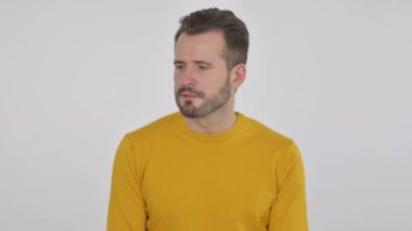 Orta yaşlı adamın portresi dikkatle dinliyor. 