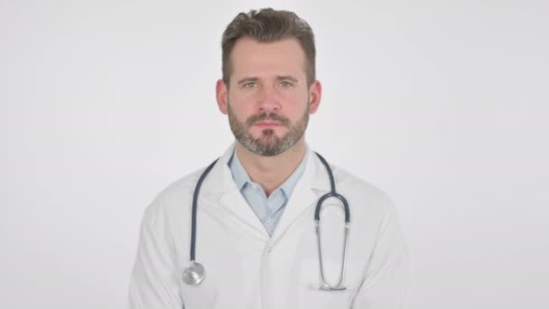 Πορτρέτο του μεσήλικας γιατρός Εμφάνιση Ναι Sign by Head Shake — Αρχείο Βίντεο