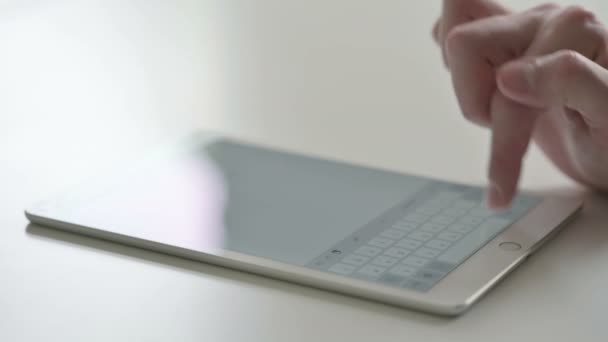 Close up of Finger Typing on Digital Tablet — ストック動画