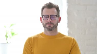 Hiçbir İşaret Kolu Göstermeyen Adam Portresi 