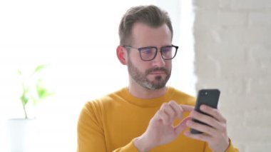 Smartphone 'da Kaybolan Adam' ın Portresi