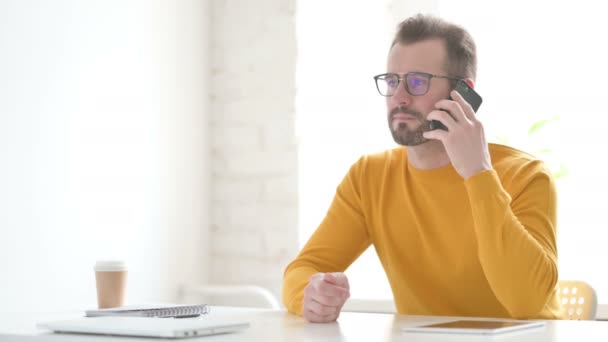 Man Talking on Phone in Office — Stock Video