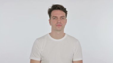 Beyaz Arkaplanda Gizemli Dinleyen Genç Adam