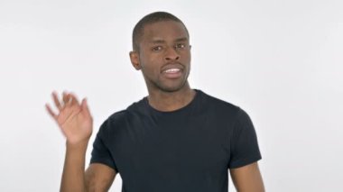 Beyaz Arkaplanda Gizli Dinleyen Genç Afrikalı Adam