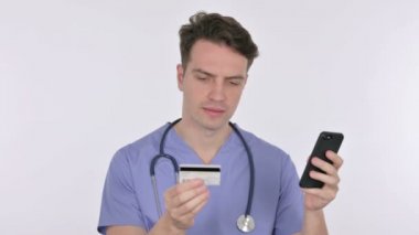 Beyaz Arkaplanda Genç Doktor 'dan Smartphone' dan Online Alışveriş 