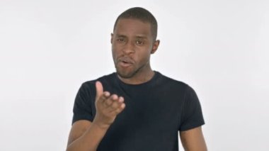 Beyaz Arkaplanda Genç Afrikalı Adam 'dan Video Sohbeti 