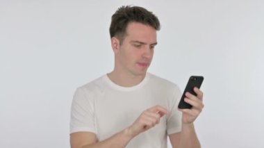 Beyaz Arkaplanda Akıllı Telefon 'da Gündelik Genç Adam Kaybı 