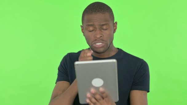 Vídeo Call Tablet African Man Green Background — Vídeo de Stock