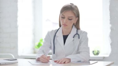 Klinikte Kadın Doktor Yazıyor, Tıbbi Rapor