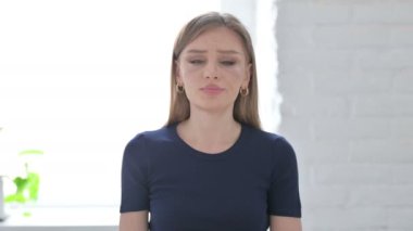 Üzgün ve Ağlayan Genç Kadının Portresi
