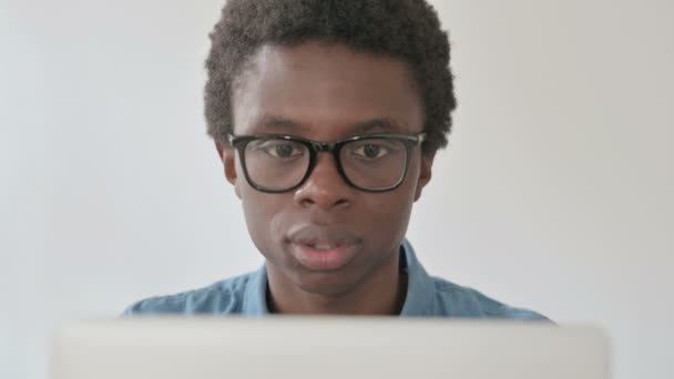 Замыкает Рейтинг Афроамериканец Сакс Занимающий Верхнюю Строчку Рейтинге — стоковое видео