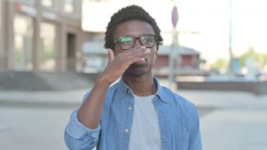 Dışarıya Fırsat Arayan Adam