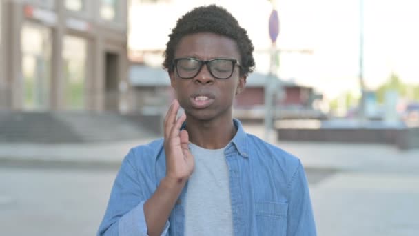 Portrait African Man Having Toothache Outdoor — Stockvideo