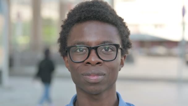 Portrait African Man Smiling Camera Outdoor — Vídeos de Stock