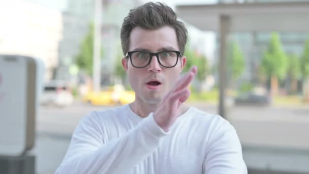 Portrait Rejecting Casual Man Doing Gesture Outdoor — Wideo stockowe