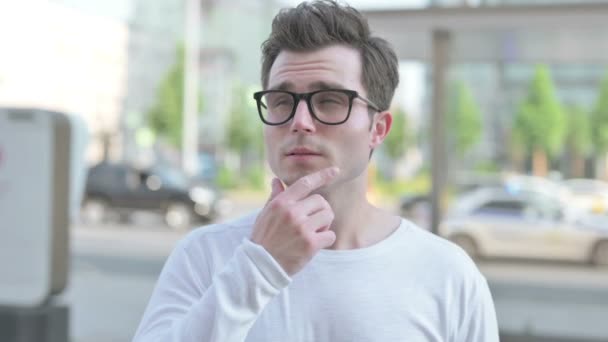Portrait Pensive Casual Man Thinking Outdoor — Stockvideo
