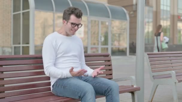 Angry Casual Man Feeling Frustrated While Sitting Outdoor Bench — Wideo stockowe